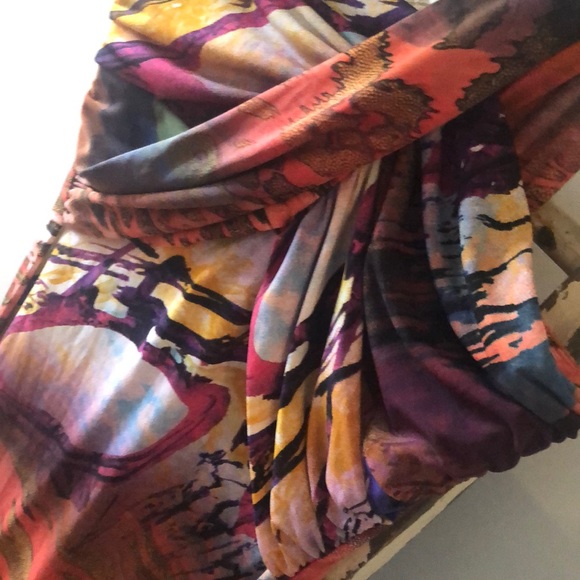 Stunning and comfortable gown. Colorful and Comfy - Picture 3 of 5